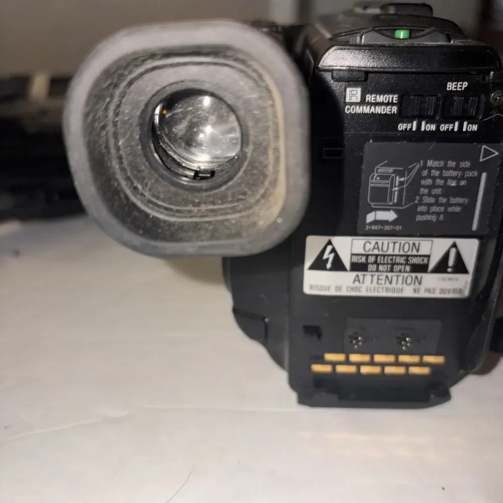 Sony CCD-FX630 Video8 HandyCam Camcorder Video Camera Untested Powers On Acc Inc